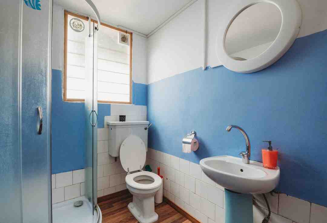 Quelle couleur choisir pour une petite salle de bain ?